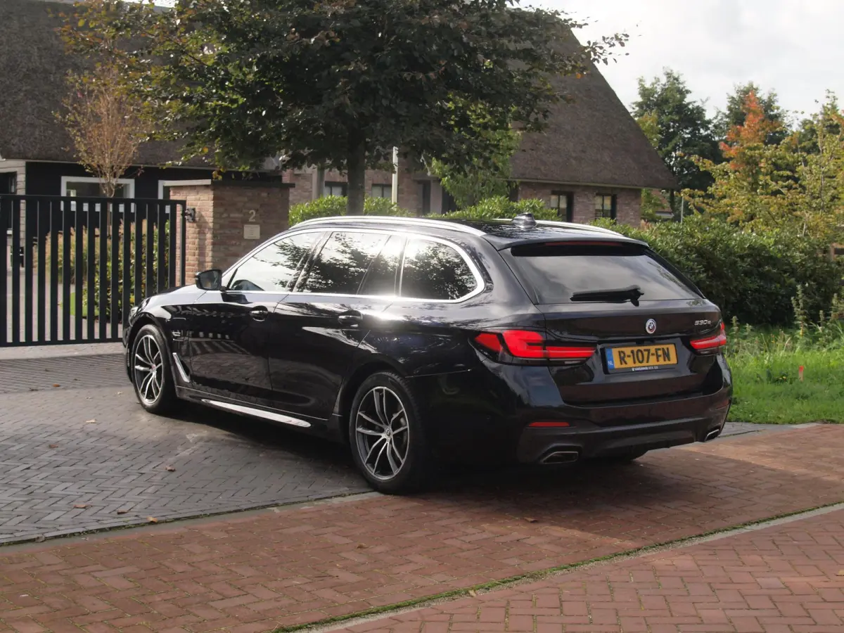 530e Business Edition Plus | M-Pakket | Head-Up Display | LED-Laser | Camera | Sfeerverlichting | ACC | NL-Auto |