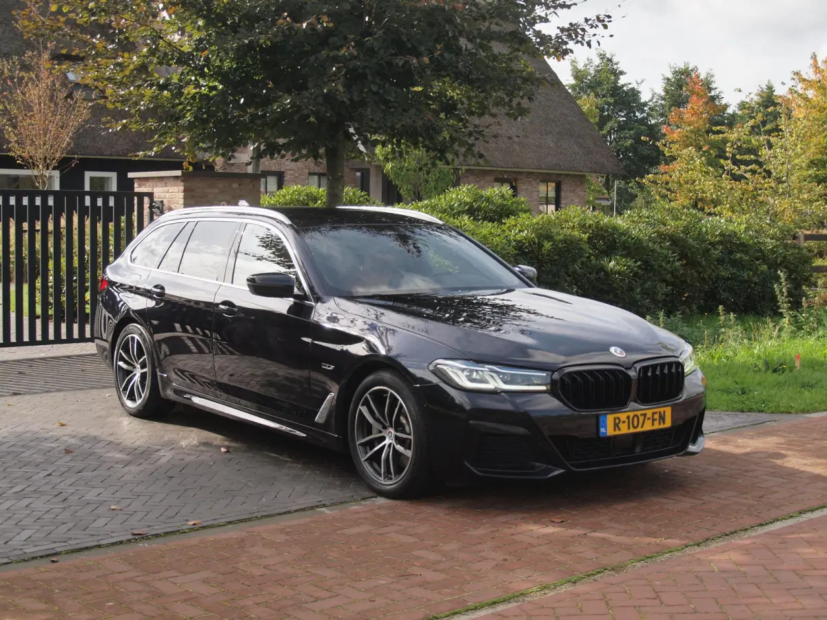 530e Business Edition Plus | M-Pakket | Head-Up Display | LED-Laser | Camera | Sfeerverlichting | ACC | NL-Auto |