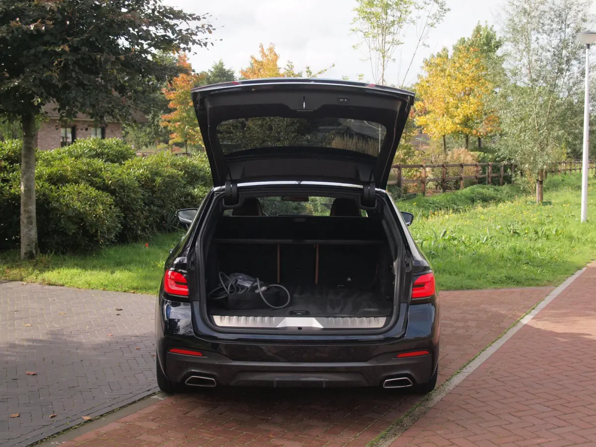 530e Business Edition Plus | M-Pakket | Head-Up Display | LED-Laser | Camera | Sfeerverlichting | ACC | NL-Auto |