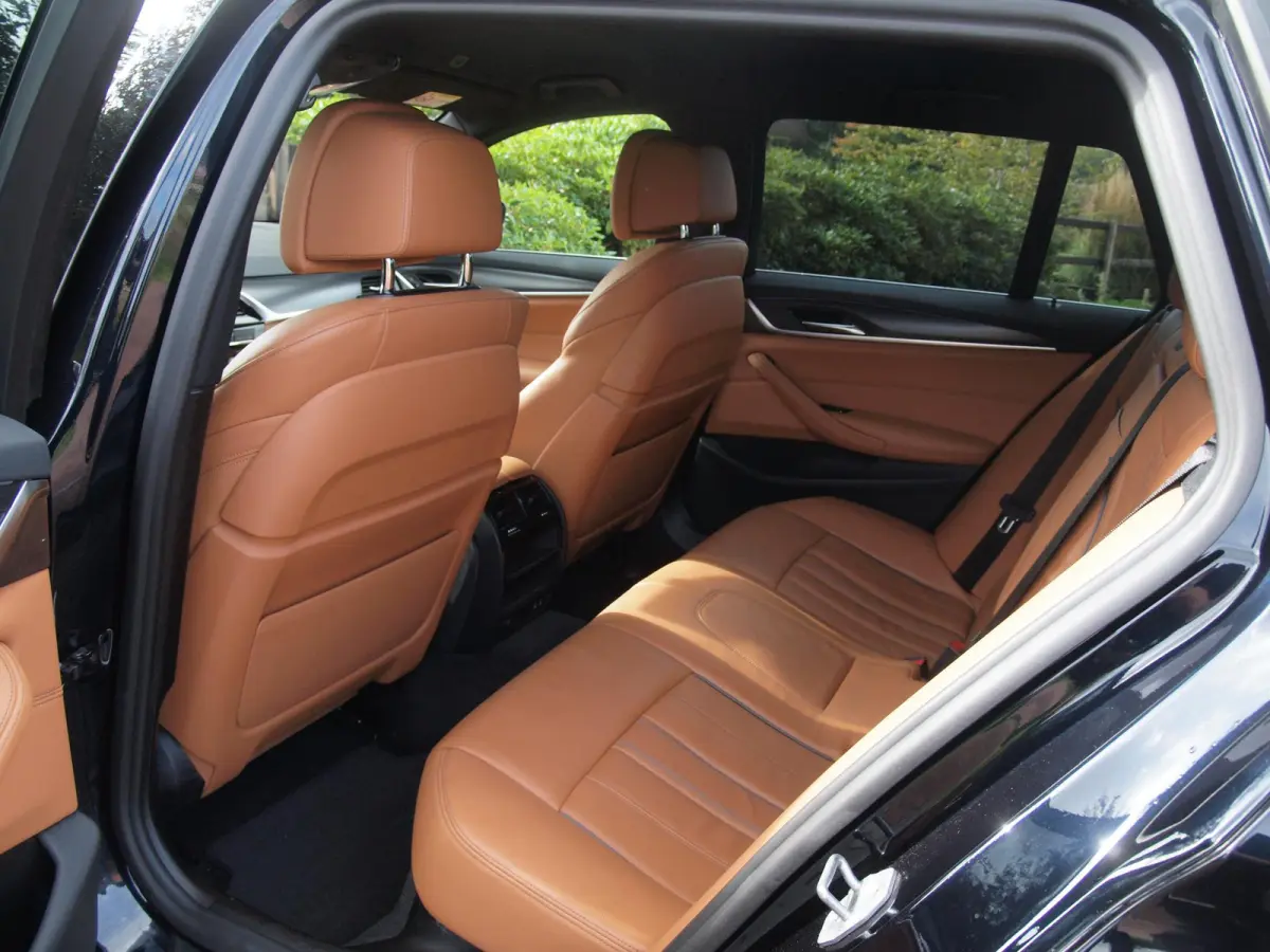 530e Business Edition Plus | M-Pakket | Head-Up Display | LED-Laser | Camera | Sfeerverlichting | ACC | NL-Auto |
