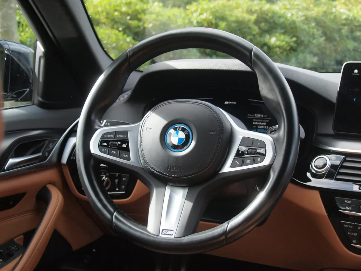 530e Business Edition Plus | M-Pakket | Head-Up Display | LED-Laser | Camera | Sfeerverlichting | ACC | NL-Auto |
