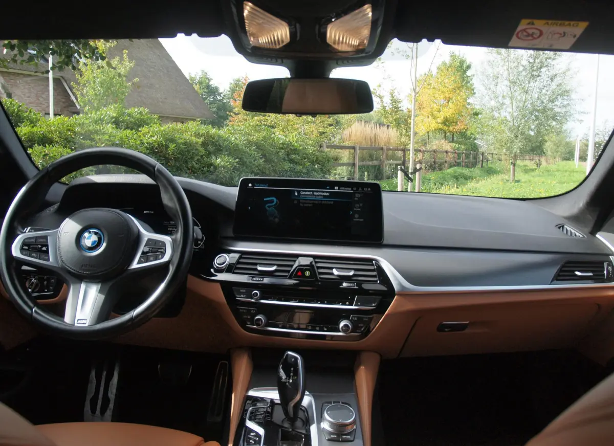 530e Business Edition Plus | M-Pakket | Head-Up Display | LED-Laser | Camera | Sfeerverlichting | ACC | NL-Auto |