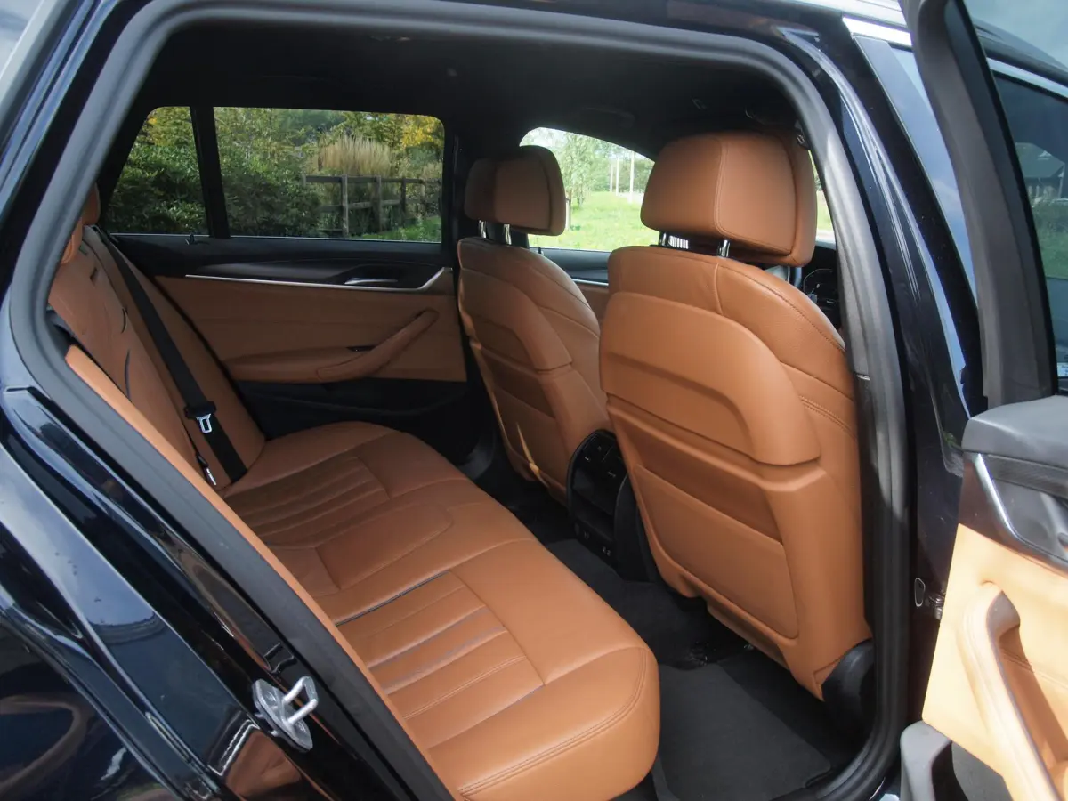 530e Business Edition Plus | M-Pakket | Head-Up Display | LED-Laser | Camera | Sfeerverlichting | ACC | NL-Auto |