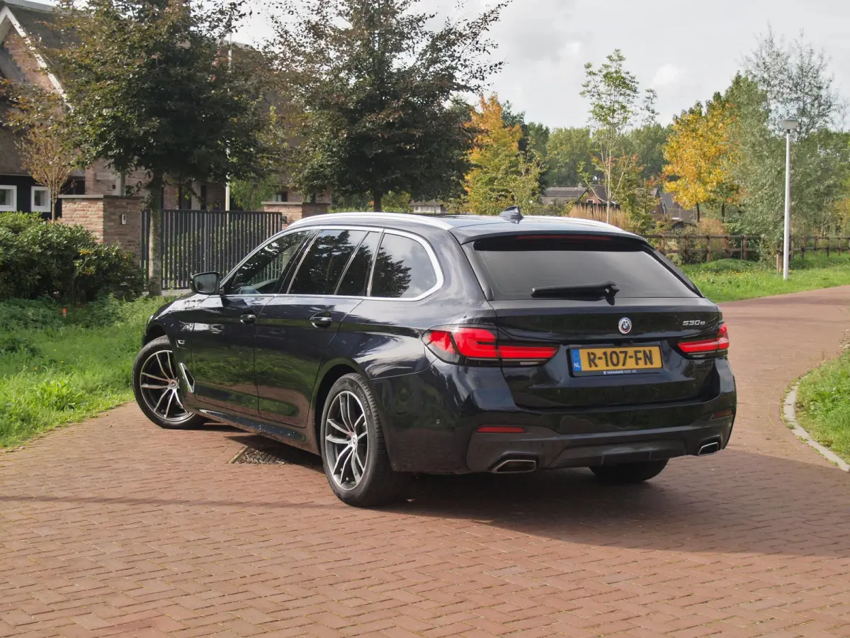 530e Business Edition Plus | M-Pakket | Head-Up Display | LED-Laser | Camera | Sfeerverlichting | ACC | NL-Auto |