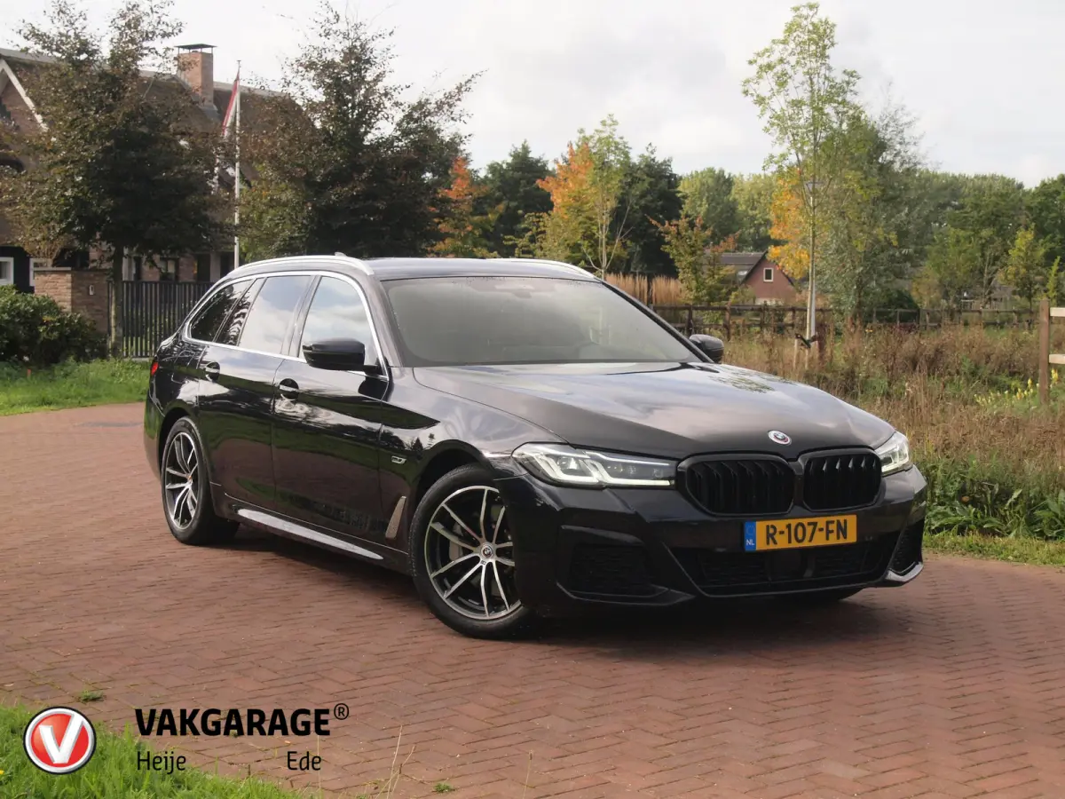 530e Business Edition Plus | M-Pakket | Head-Up Display | LED-Laser | Camera | Sfeerverlichting | ACC | NL-Auto |