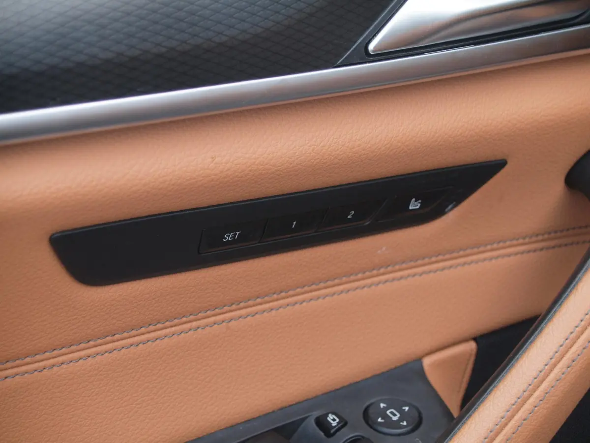 530e Business Edition Plus | M-Pakket | Head-Up Display | LED-Laser | Camera | Sfeerverlichting | ACC | NL-Auto |