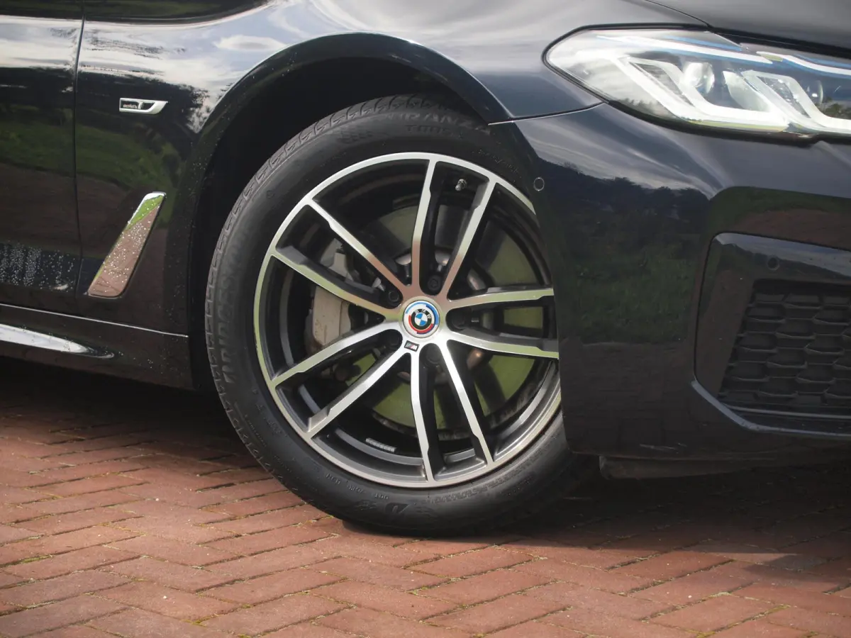 530e Business Edition Plus | M-Pakket | Head-Up Display | LED-Laser | Camera | Sfeerverlichting | ACC | NL-Auto |