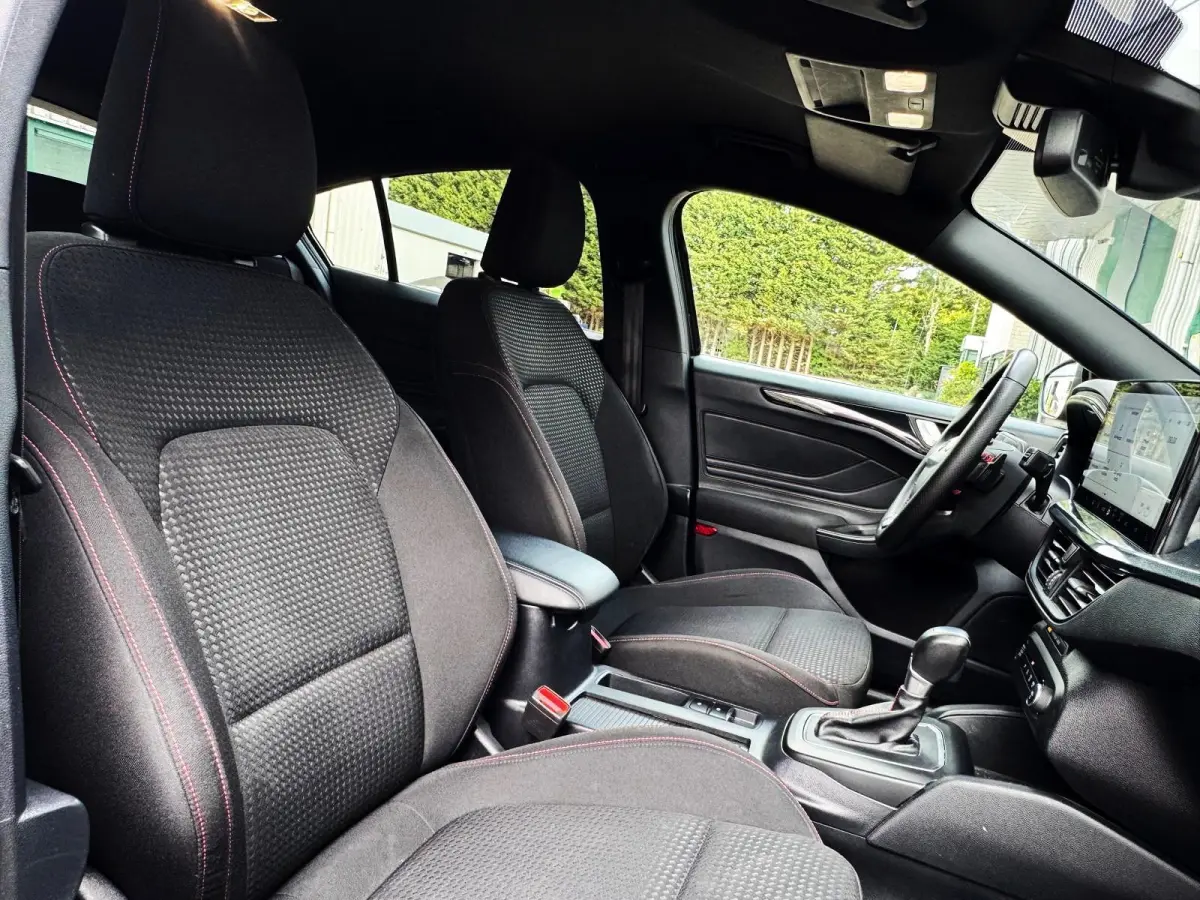 1.0 EcoBoost Hybrid ST Line/stuurver/stoelver