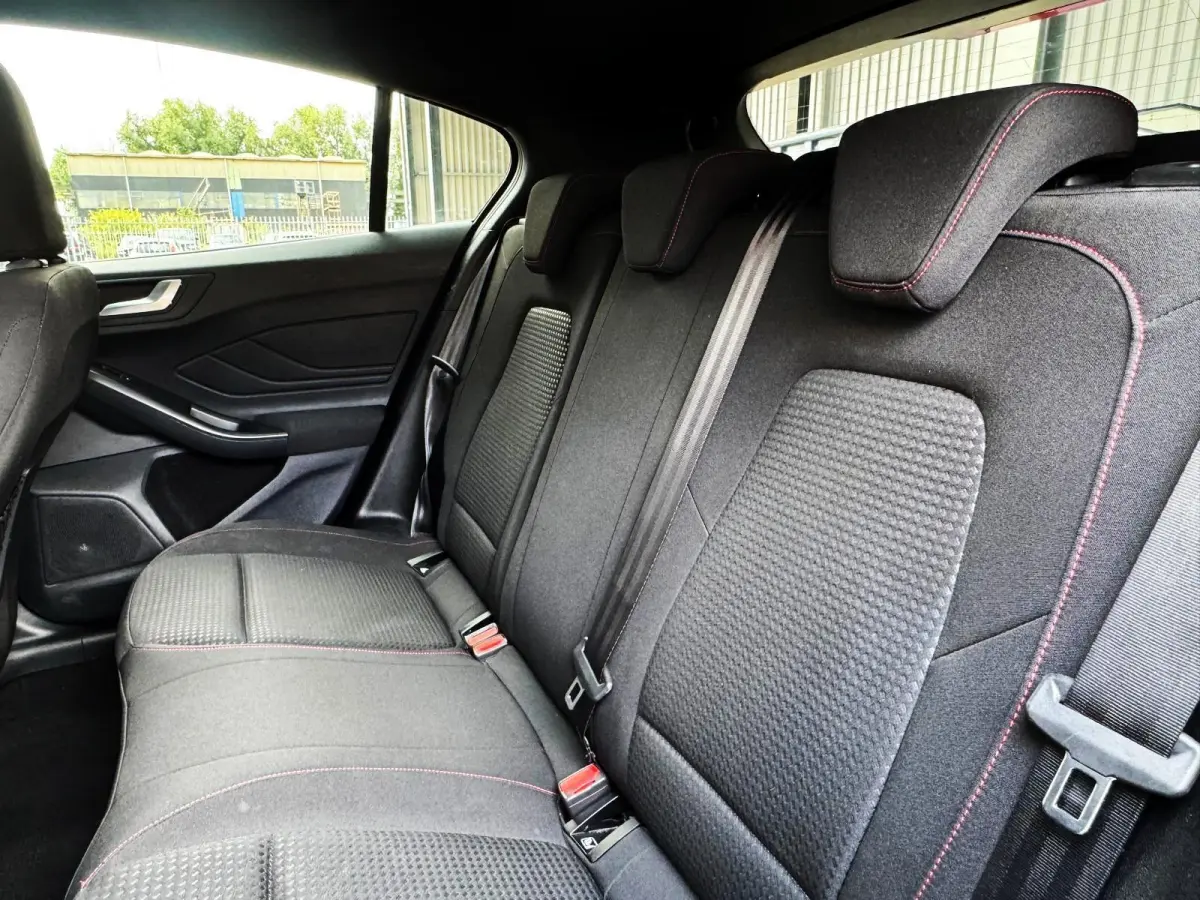 1.0 EcoBoost Hybrid ST Line/stuurver/stoelver