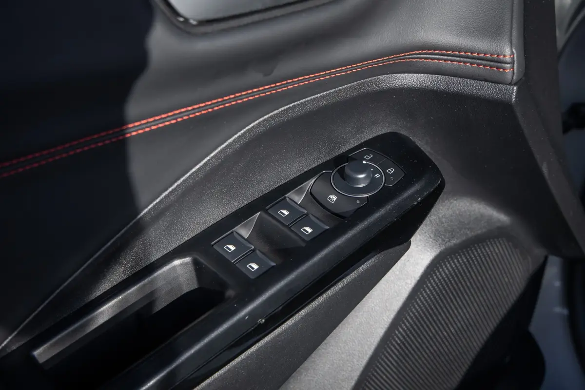 1.0 EcoBoost ST-Line | Apple Carplay/Android Auto | Cruise control | Keyless | Stoel- Stuurverwarming | Apple Carplay/Android Auto|telefoonintegratie premium | Cruise control | Hemelbekledin