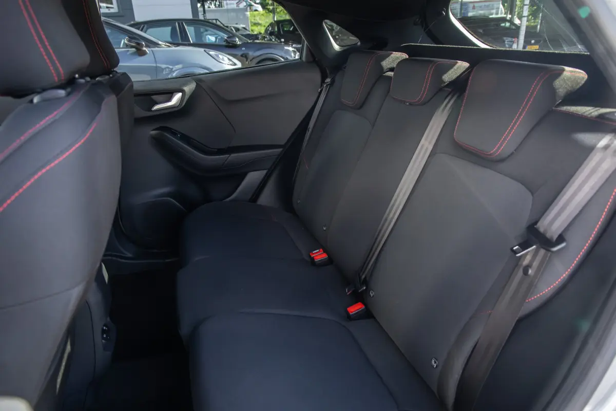 1.0 EcoBoost ST-Line | Apple Carplay/Android Auto | Cruise control | Keyless | Stoel- Stuurverwarming | Apple Carplay/Android Auto|telefoonintegratie premium | Cruise control | Hemelbekledin