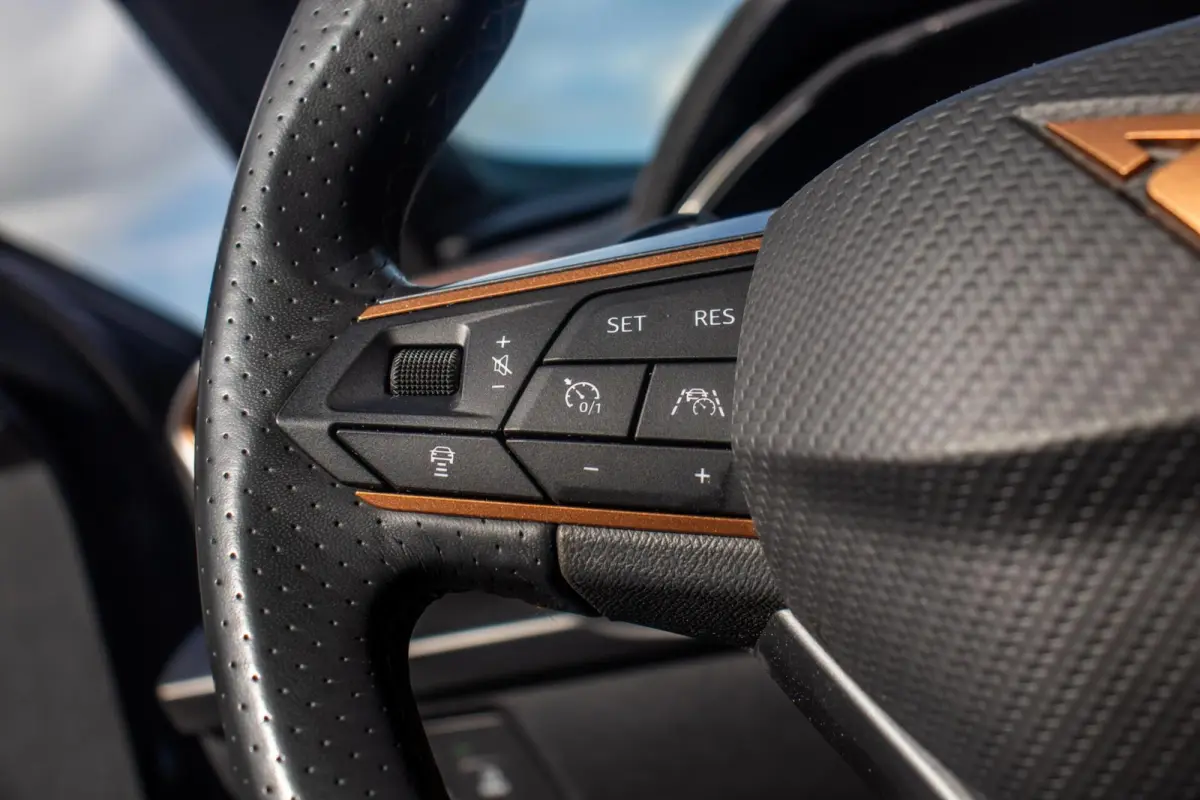 1.4 e-Hybrid VZ Performance VOL!, Pano, Leer