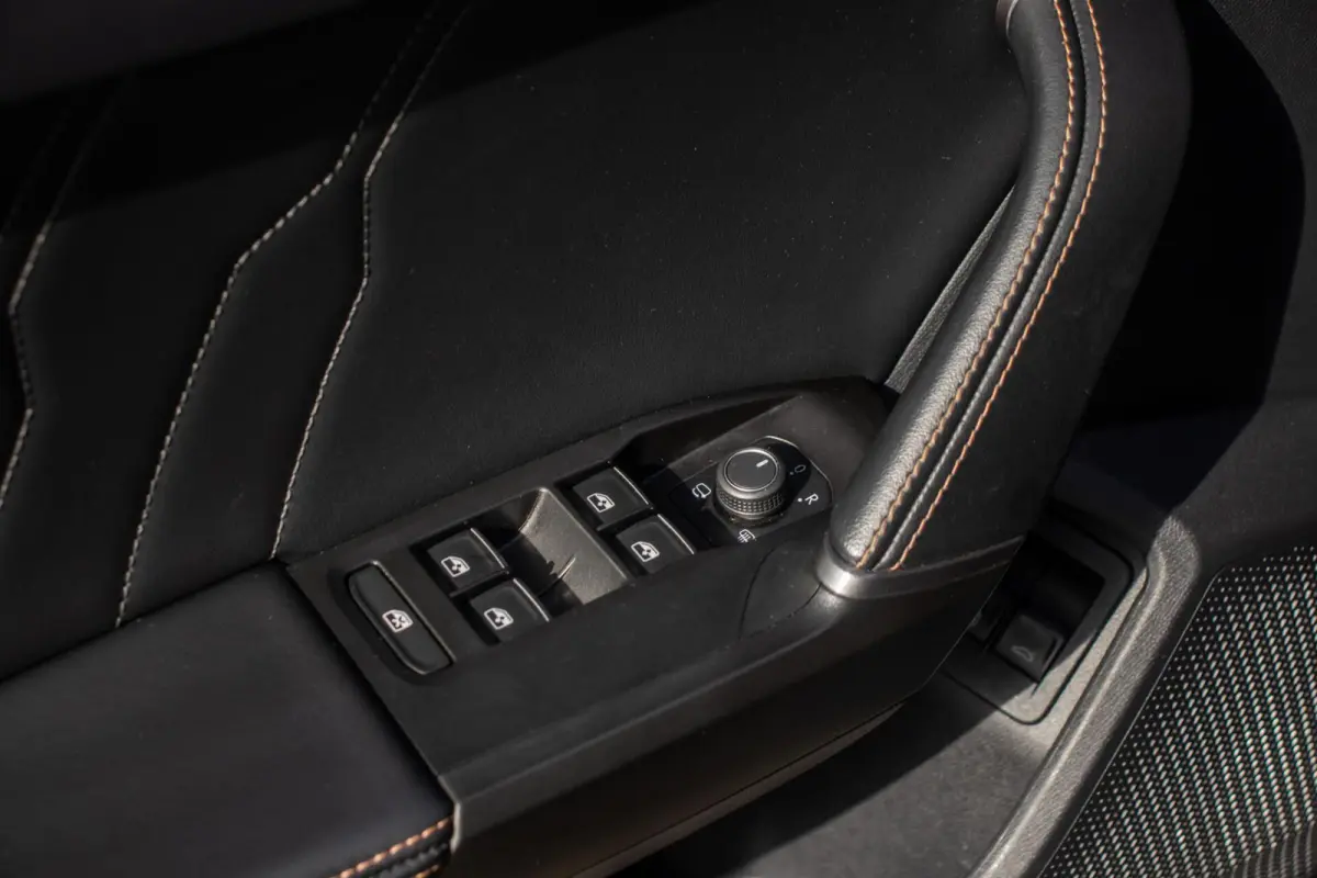 1.4 e-Hybrid VZ Performance VOL!, Pano, Leer