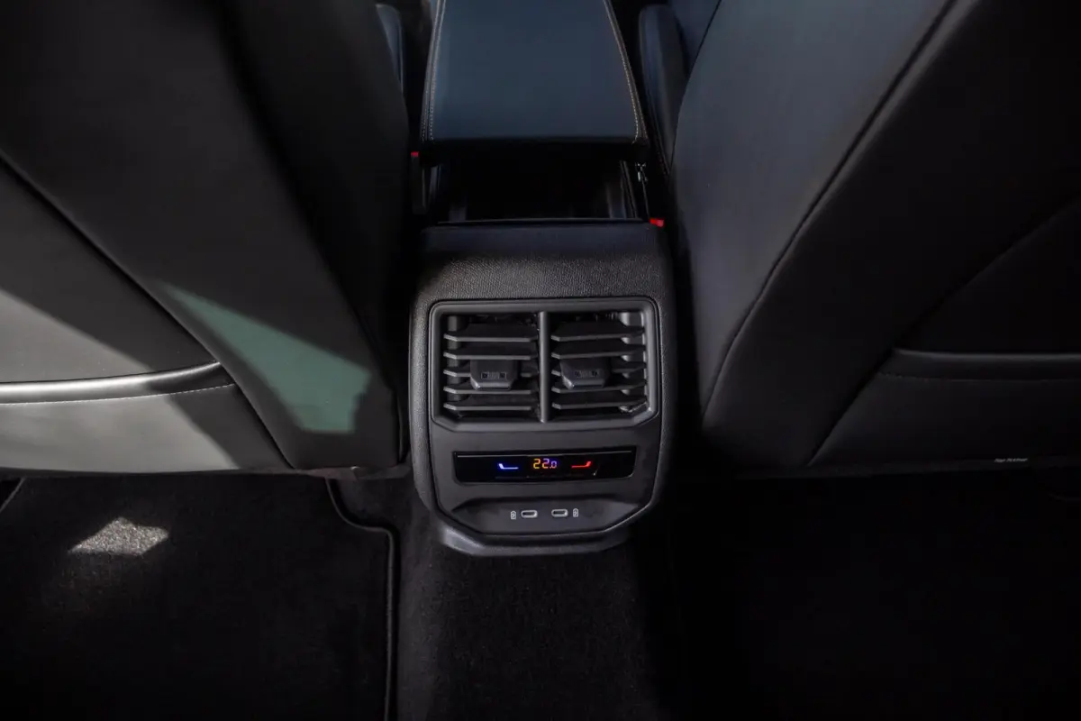 1.4 e-Hybrid VZ Performance VOL!, Pano, Leer