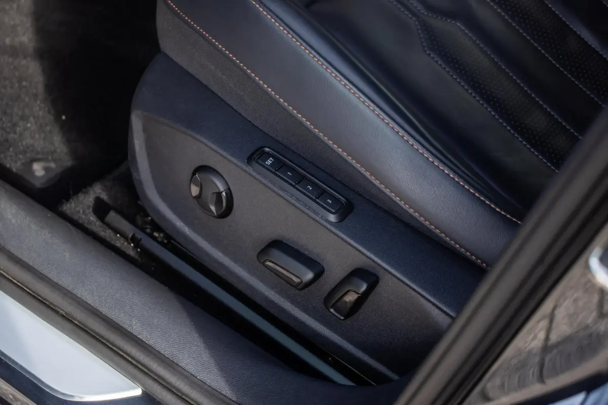 1.4 e-Hybrid VZ Performance VOL!, Pano, Leer