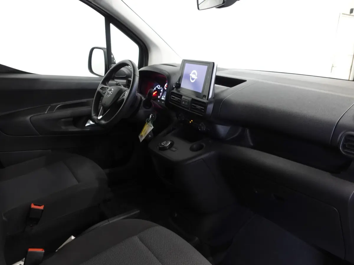 1.5D L1H1 130pk Automaat Edition Apple Carplay / Android Auto Trekhaak Airco Cruise control Stuurverwarming