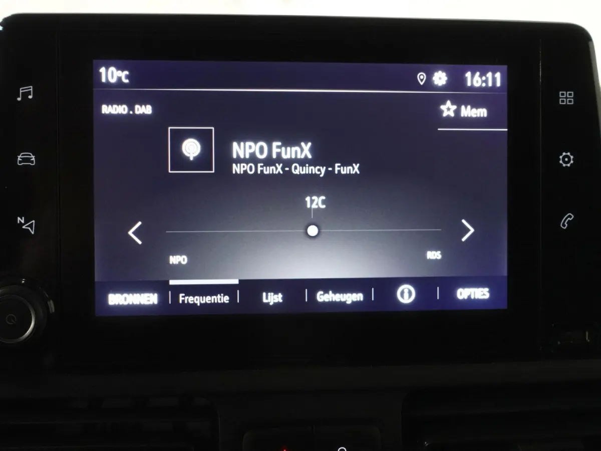 1.5D L1H1 130pk Automaat Edition Apple Carplay / Android Auto Trekhaak Airco Cruise control Stuurverwarming