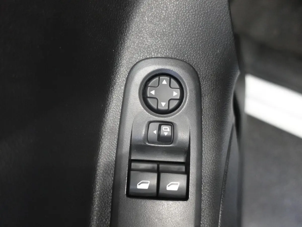 1.5D L1H1 130pk Automaat Edition Apple Carplay / Android Auto Trekhaak Airco Cruise control Stuurverwarming