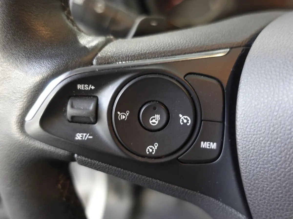 1.5D L1H1 130pk Automaat Edition Apple Carplay / Android Auto Trekhaak Airco Cruise control Stuurverwarming