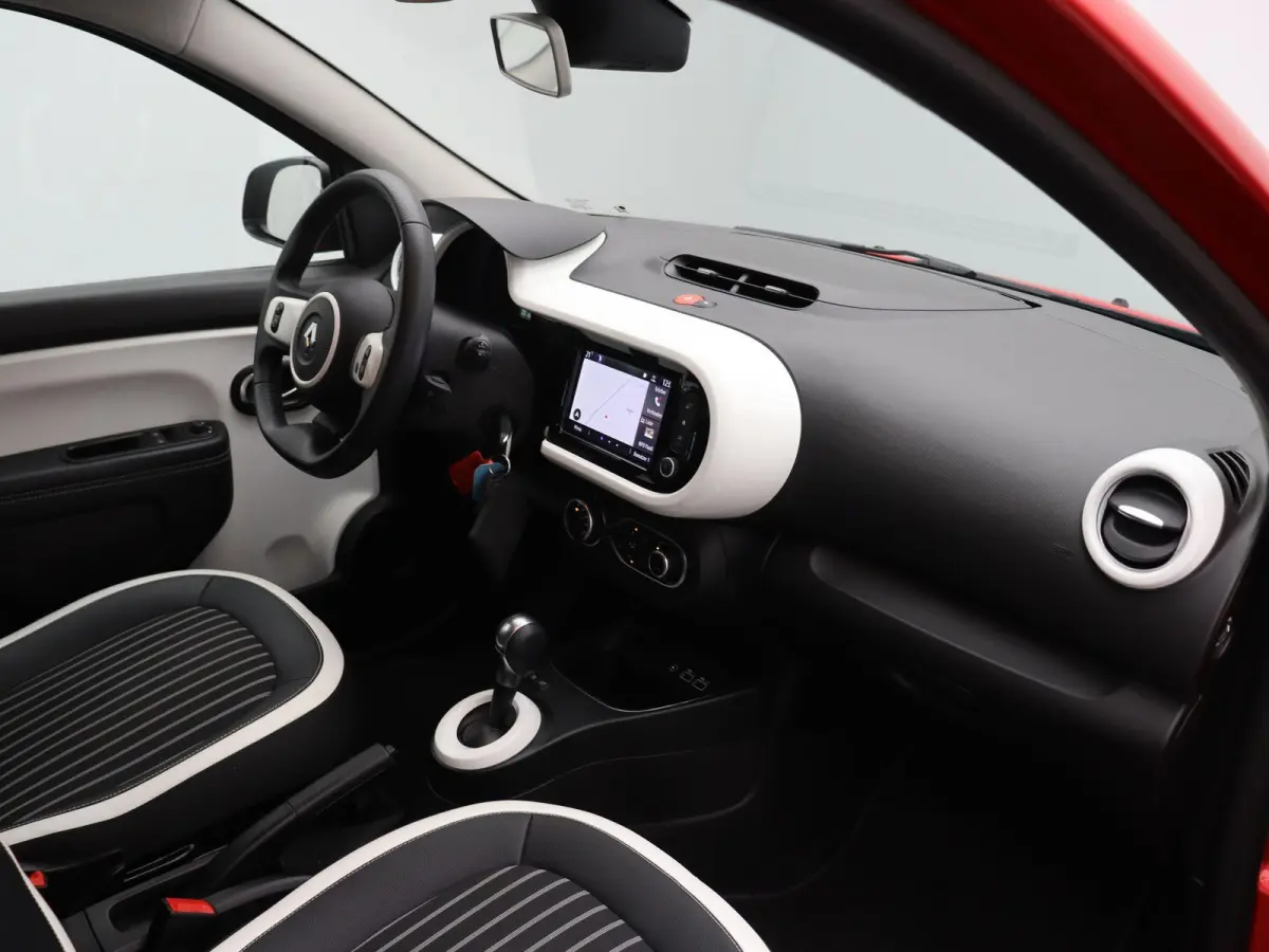 Z.E. R80 Techno | 91% accu score | Achteruitrijcamera | Apple Carplay / Android Auto | Cruise control |