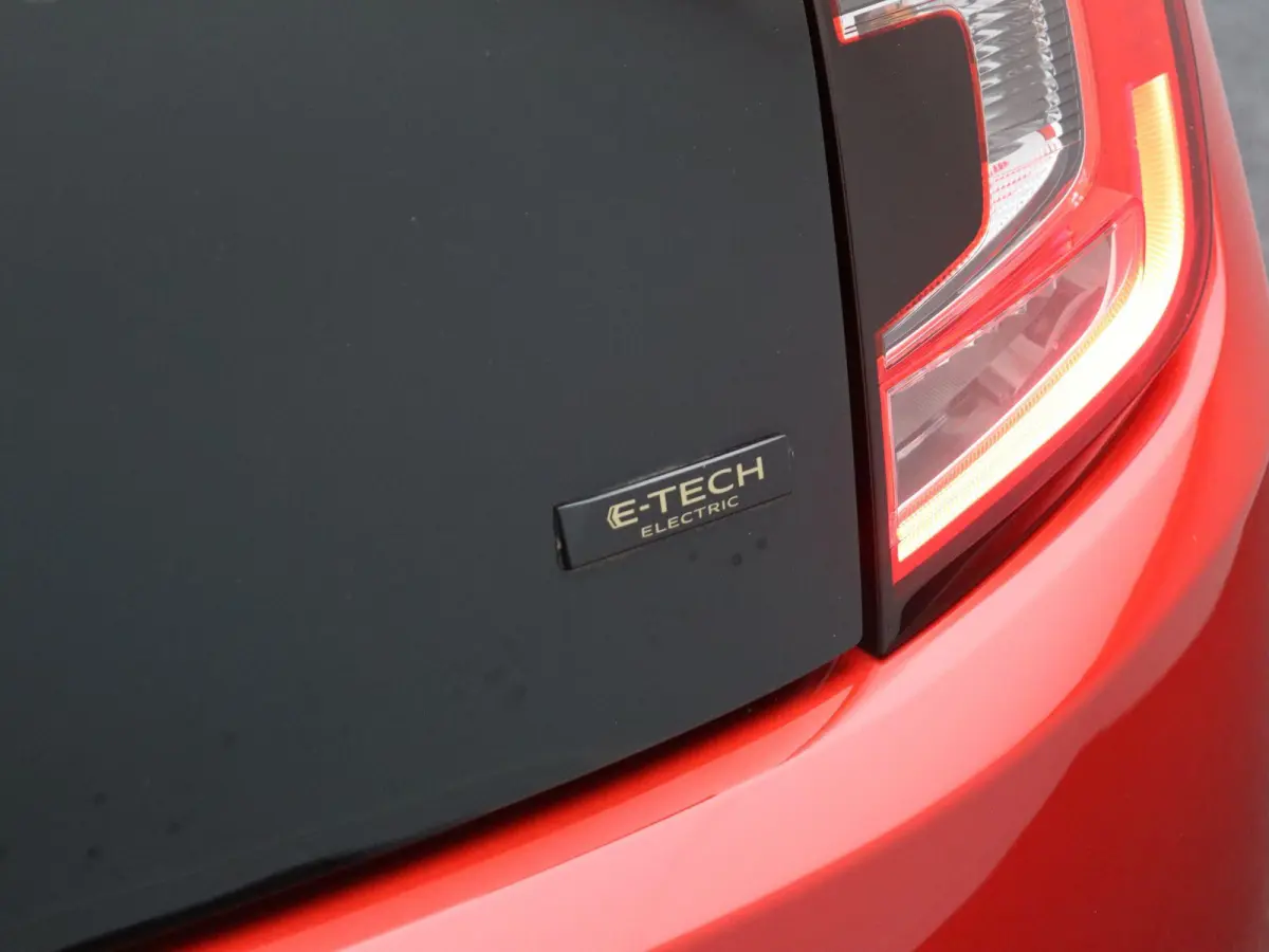 Z.E. R80 Techno | 91% accu score | Achteruitrijcamera | Apple Carplay / Android Auto | Cruise control |