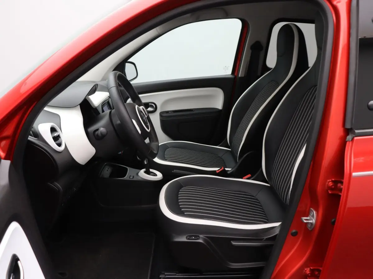 Z.E. R80 Techno | 91% accu score | Achteruitrijcamera | Apple Carplay / Android Auto | Cruise control |