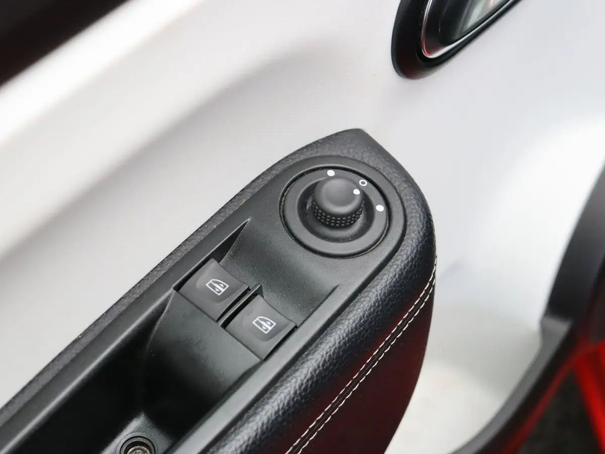 Z.E. R80 Techno | 91% accu score | Achteruitrijcamera | Apple Carplay / Android Auto | Cruise control |
