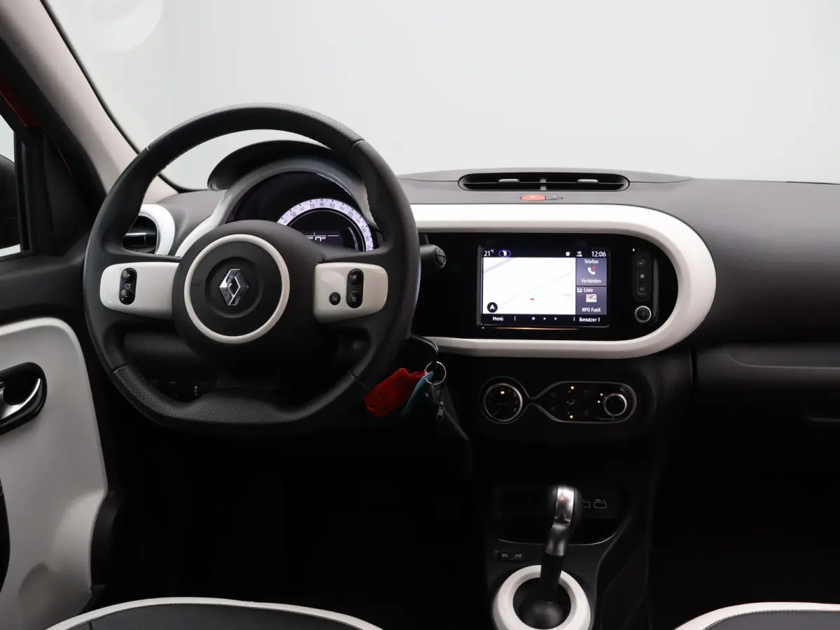 Z.E. R80 Techno | 91% accu score | Achteruitrijcamera | Apple Carplay / Android Auto | Cruise control |