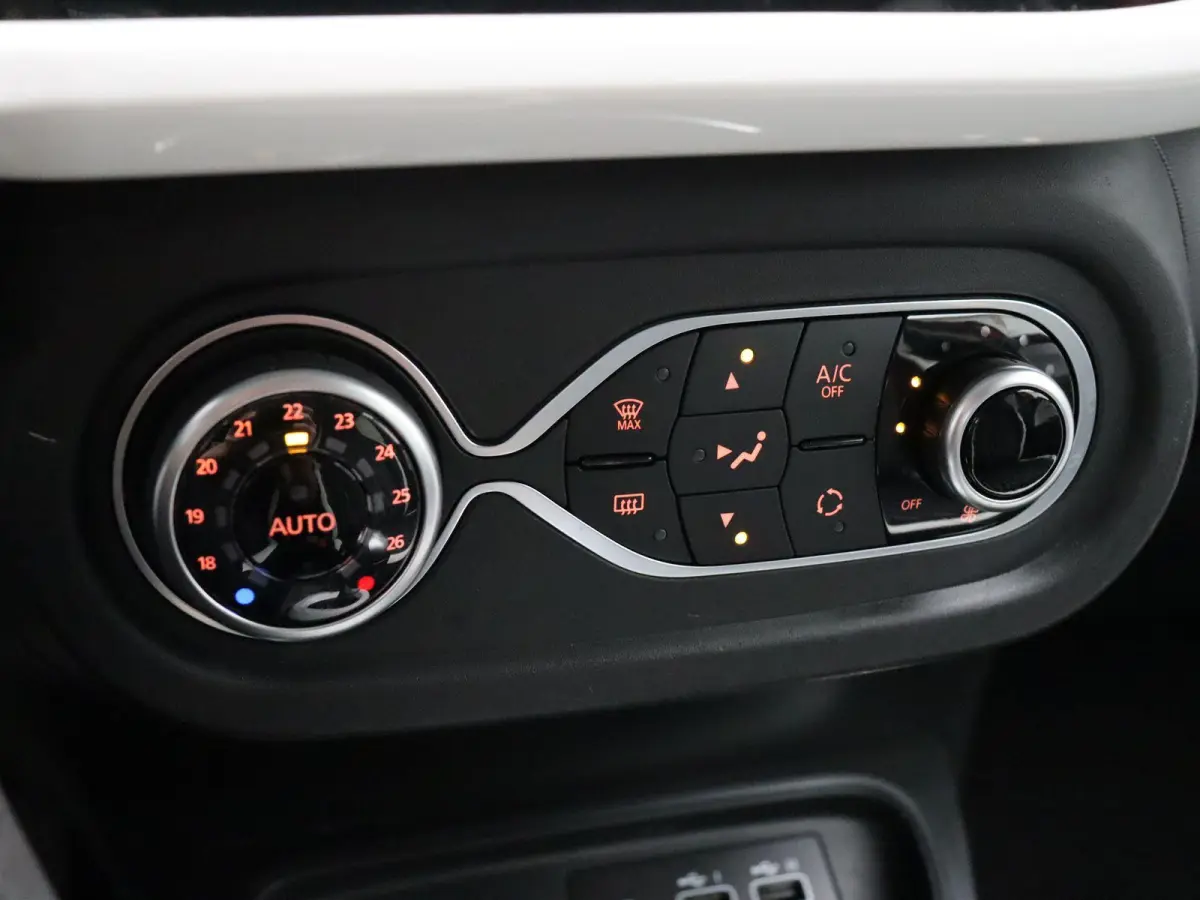 Z.E. R80 Techno | 91% accu score | Achteruitrijcamera | Apple Carplay / Android Auto | Cruise control |