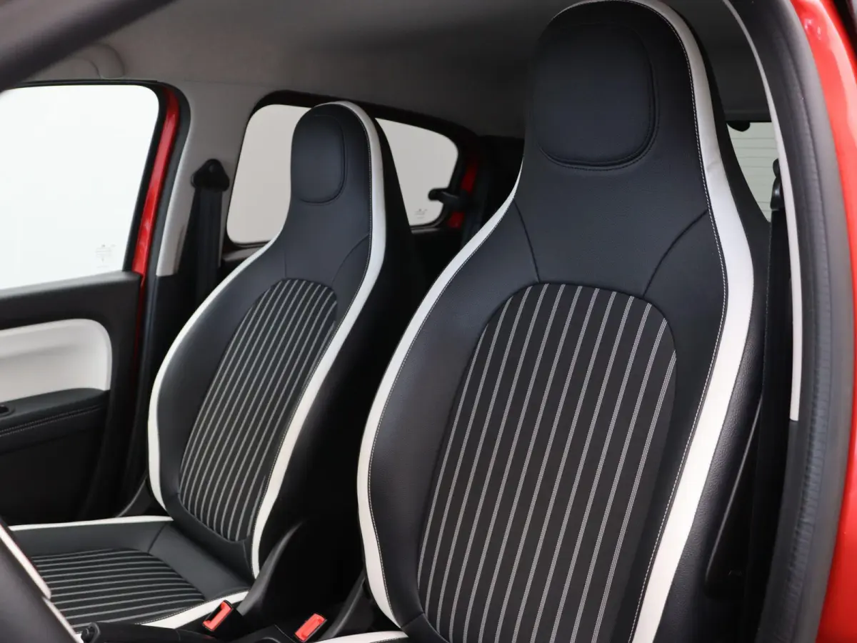 Z.E. R80 Techno | 91% accu score | Achteruitrijcamera | Apple Carplay / Android Auto | Cruise control |