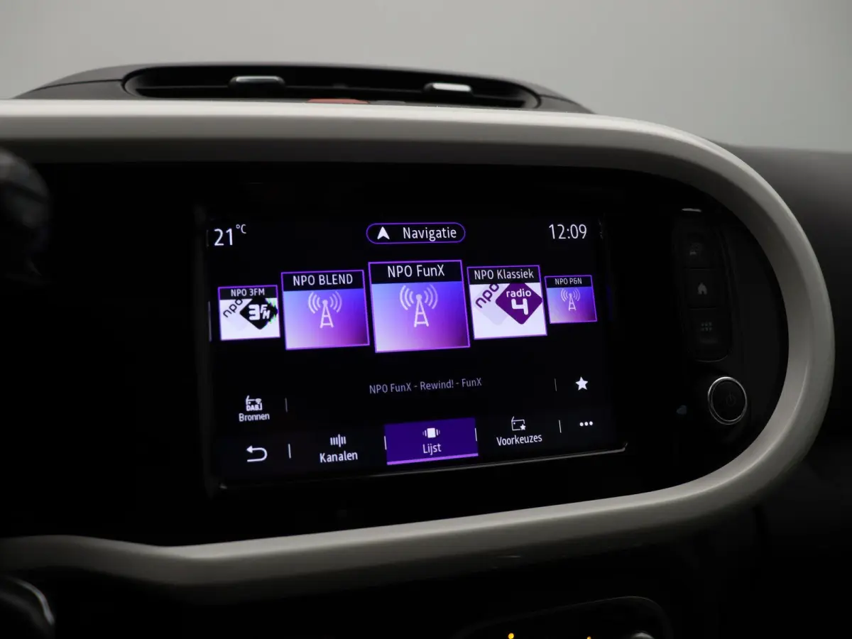 Z.E. R80 Techno | 91% accu score | Achteruitrijcamera | Apple Carplay / Android Auto | Cruise control |