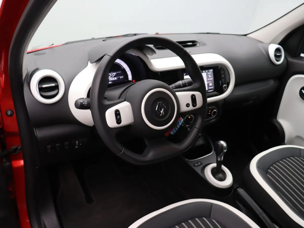 Z.E. R80 Techno | 91% accu score | Achteruitrijcamera | Apple Carplay / Android Auto | Cruise control |