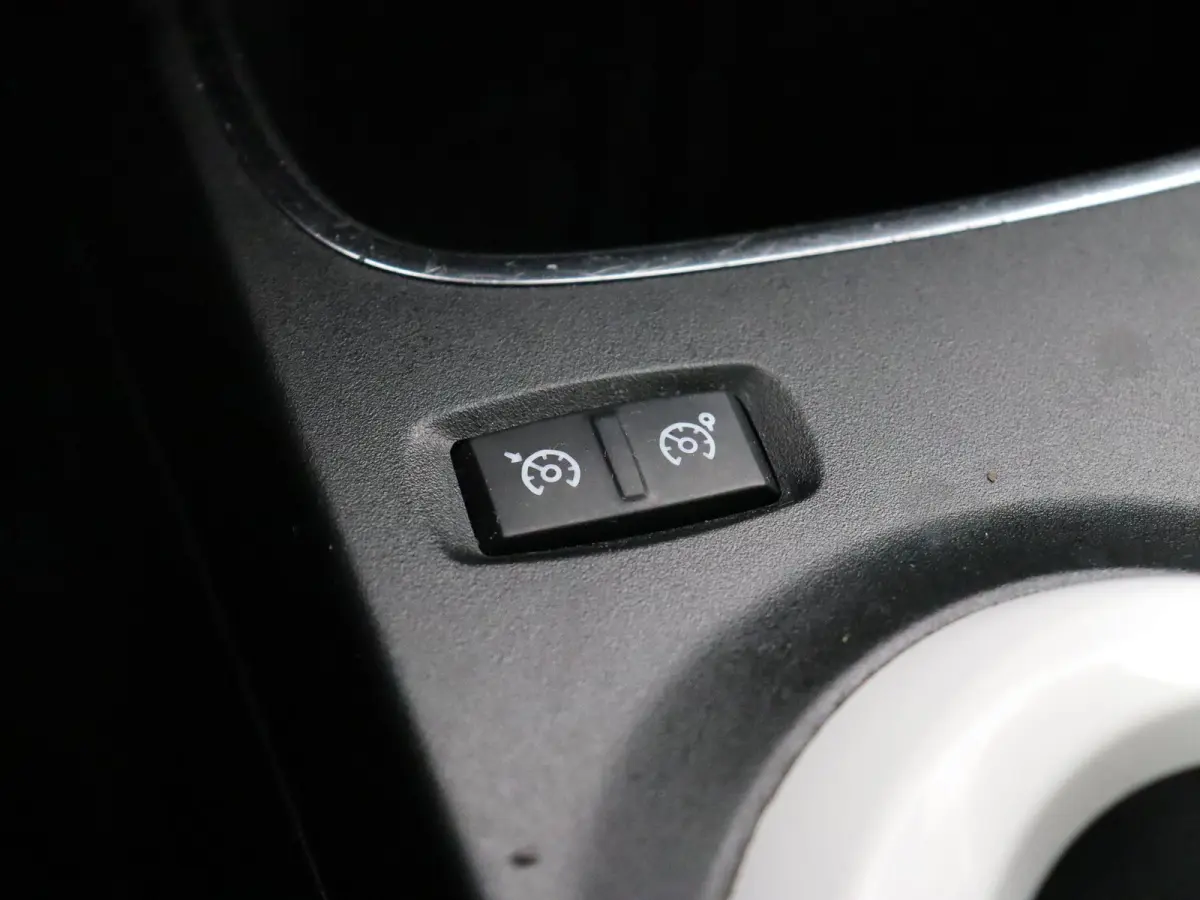 Z.E. R80 Techno | 91% accu score | Achteruitrijcamera | Apple Carplay / Android Auto | Cruise control |