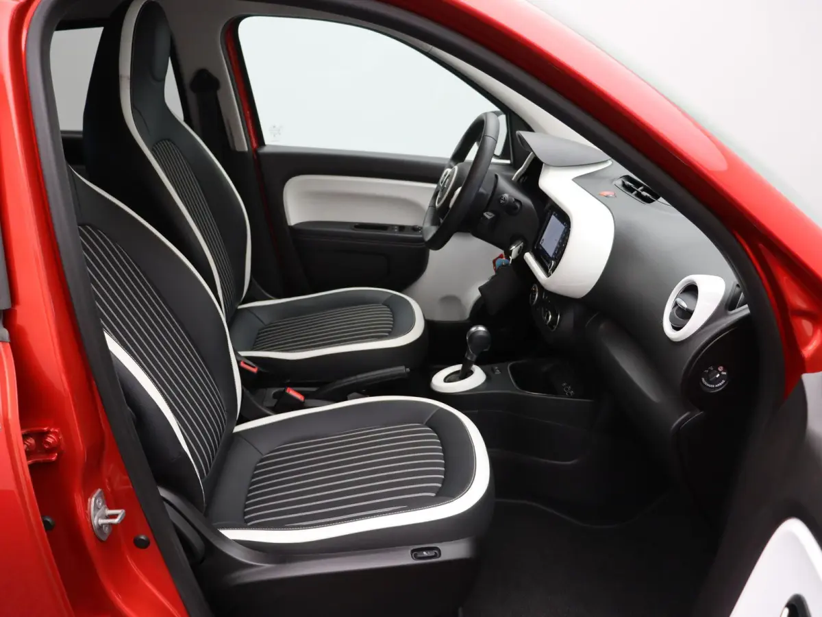Z.E. R80 Techno | 91% accu score | Achteruitrijcamera | Apple Carplay / Android Auto | Cruise control |