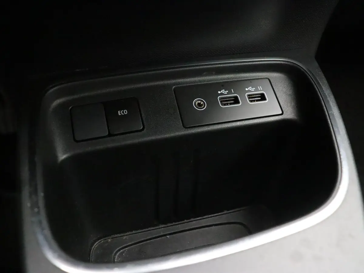 Z.E. R80 Techno | 91% accu score | Achteruitrijcamera | Apple Carplay / Android Auto | Cruise control |