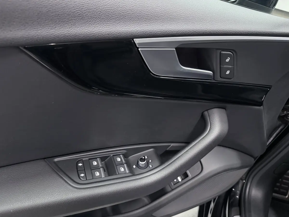 1.4 TFSI Sport S line edition 2X S-LINE NAVI/ECC/PDC/CRUISE/LED///