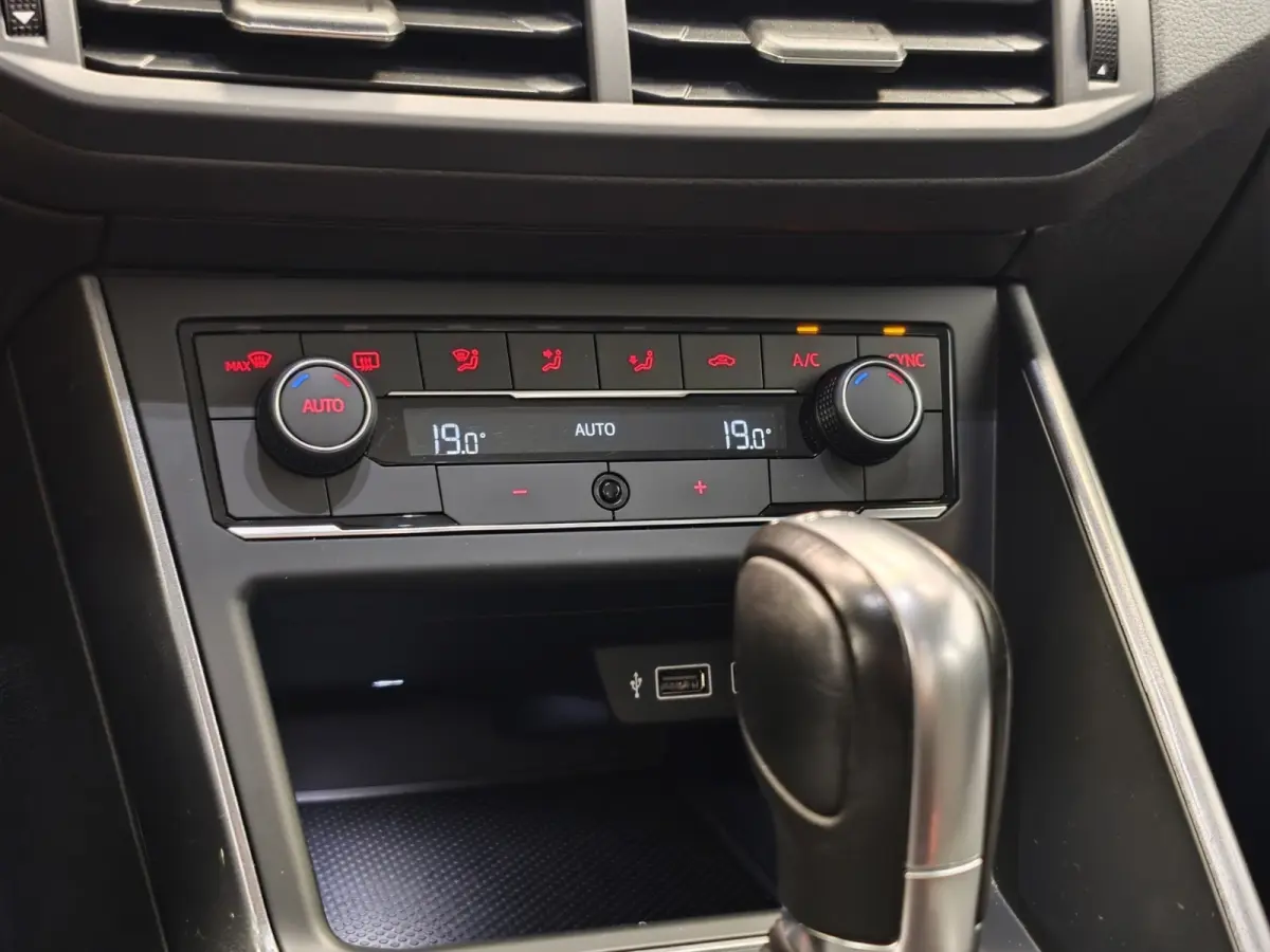 1.0 TSI Highline DSG Allseason Clima Carplay Cruise adaptief