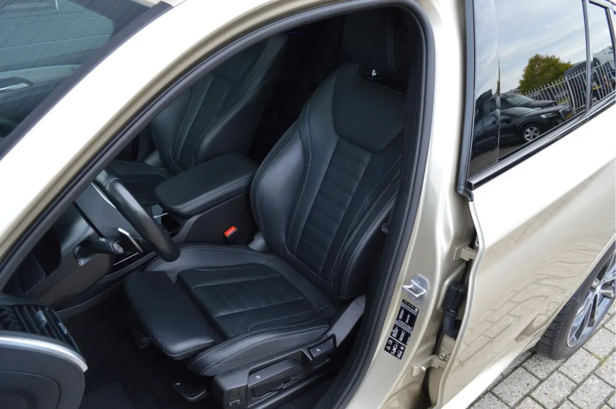 xDrive20i High Executive Edition | M-PAKKET | PANO | TREKHAAK | LED | CAM |