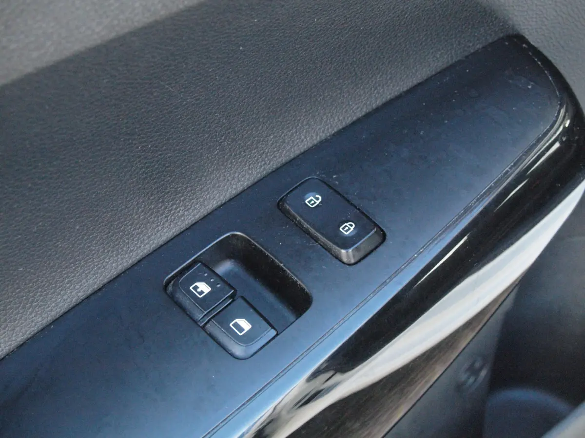 1.0 DPi ComfortLine 5p | 5 Persoons | Airco | Cruise Control | Zwarte Velgen | NL-Auto |