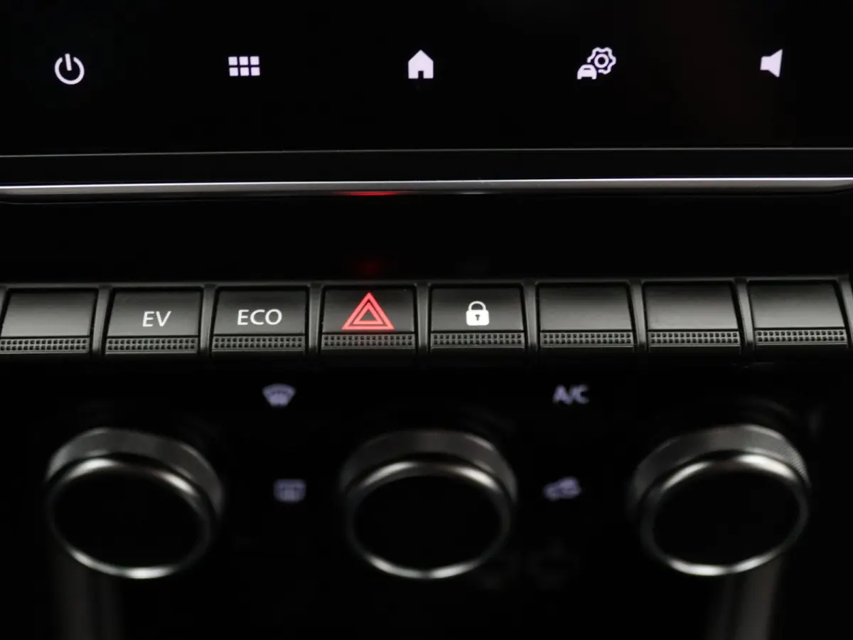 145pk E-Tech Hybrid Zen Apple Carplay/Android Auto | Climate