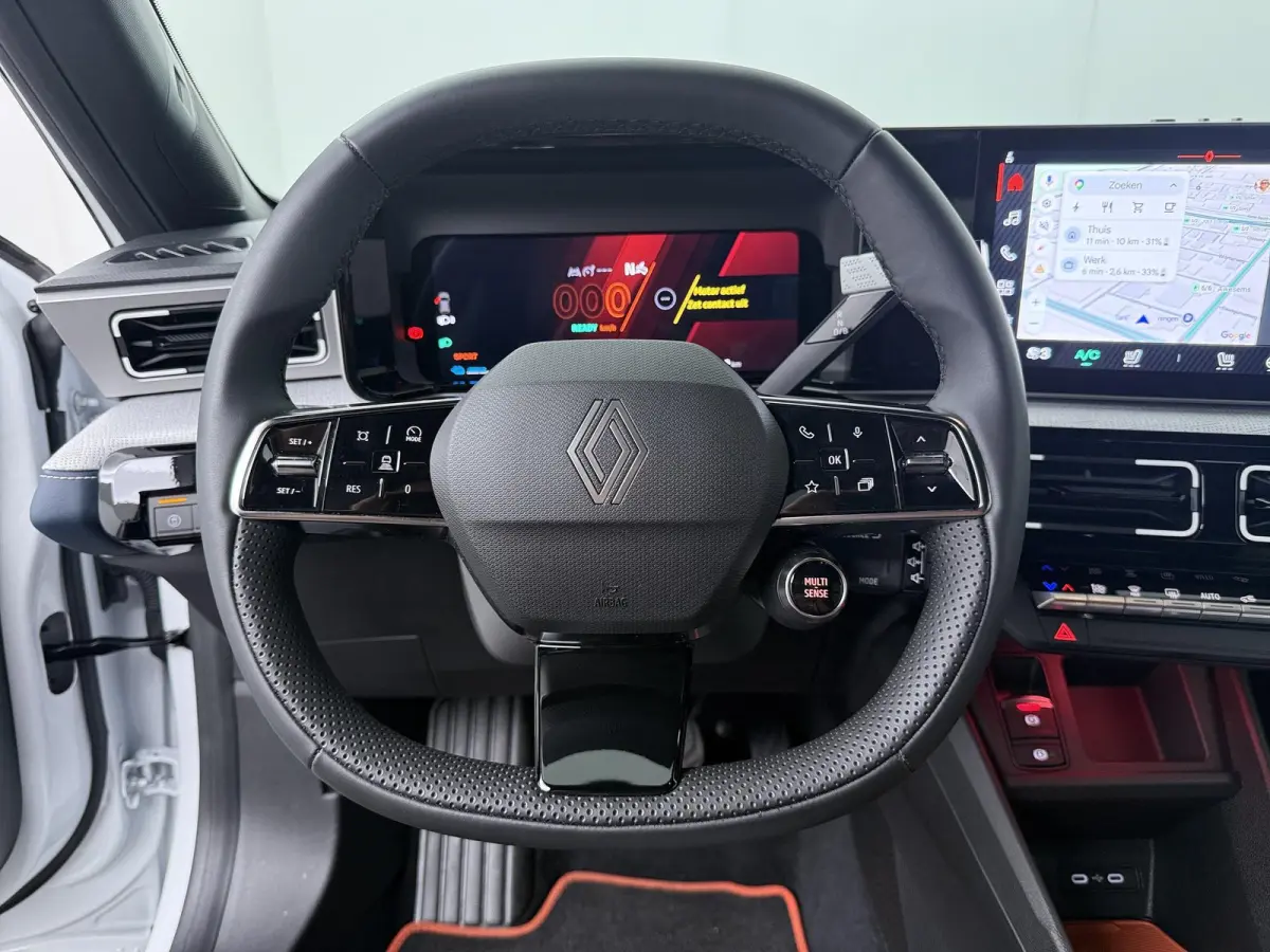 Roland-Garros 150 pk comfort range | Harman Kardon | pack safety & advanced driving assist |