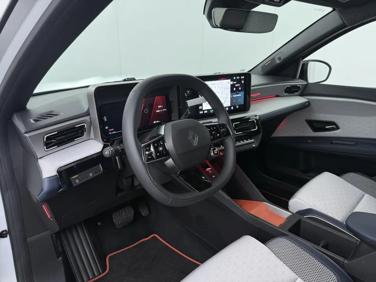 Roland-Garros 150 pk comfort range | Harman Kardon | pack safety & advanced driving assist |