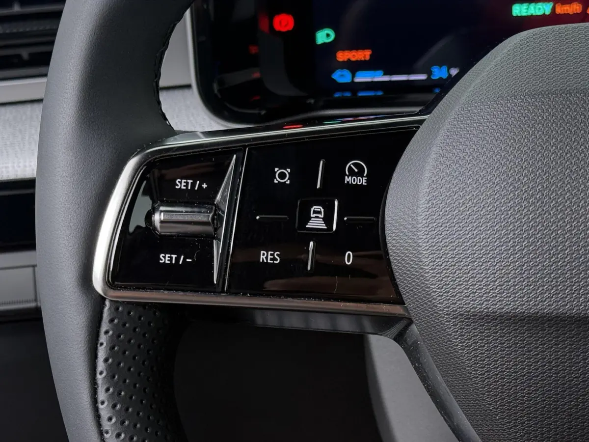 Roland-Garros 150 pk comfort range | Harman Kardon | pack safety & advanced driving assist |