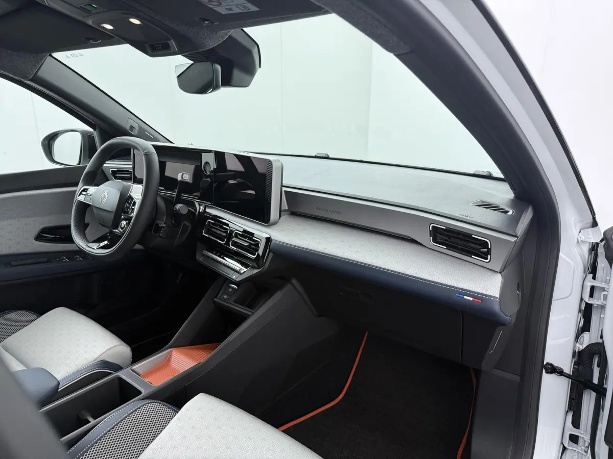 Roland-Garros 150 pk comfort range | Harman Kardon | pack safety & advanced driving assist |