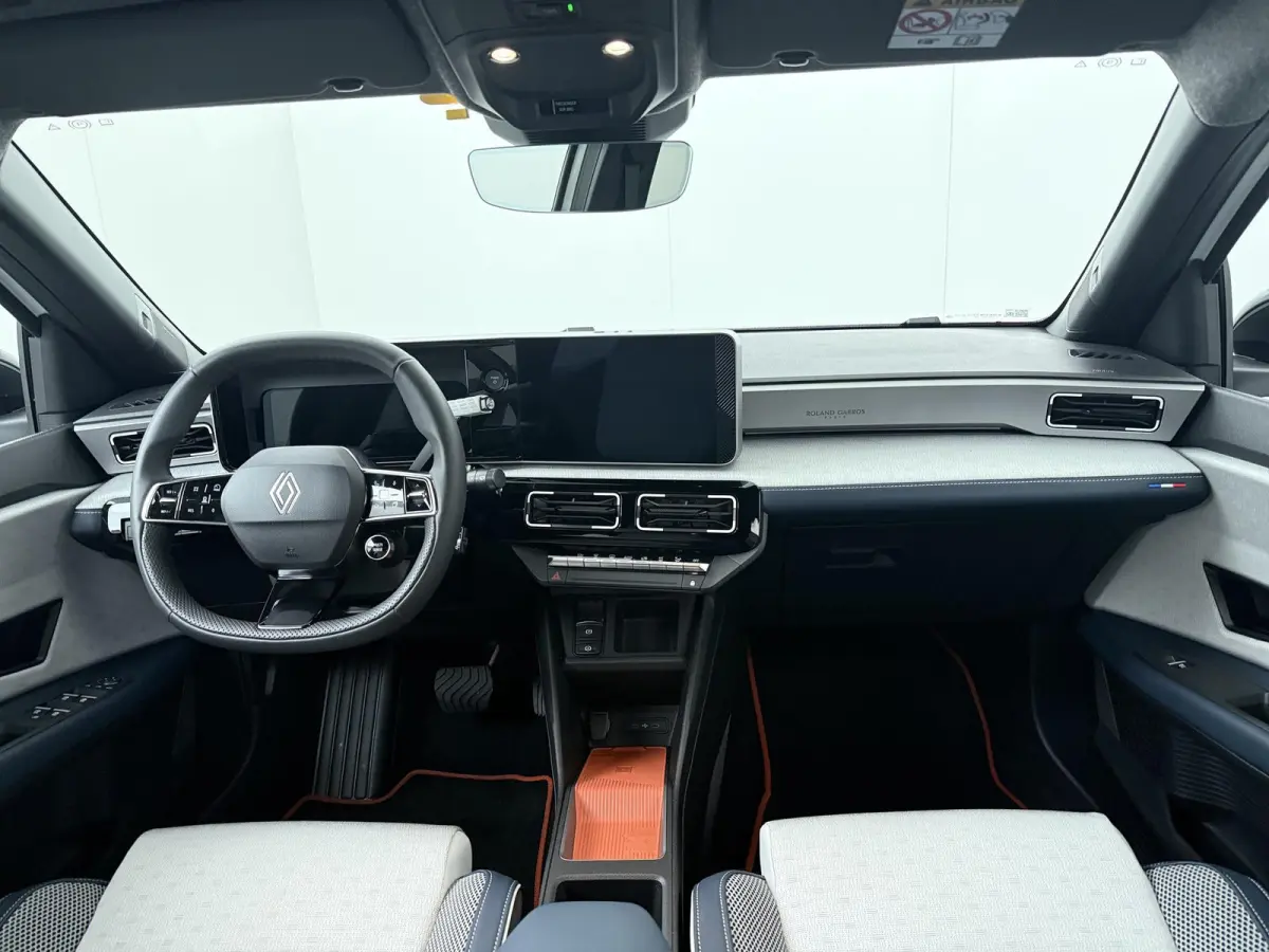 Roland-Garros 150 pk comfort range | Harman Kardon | pack safety & advanced driving assist |