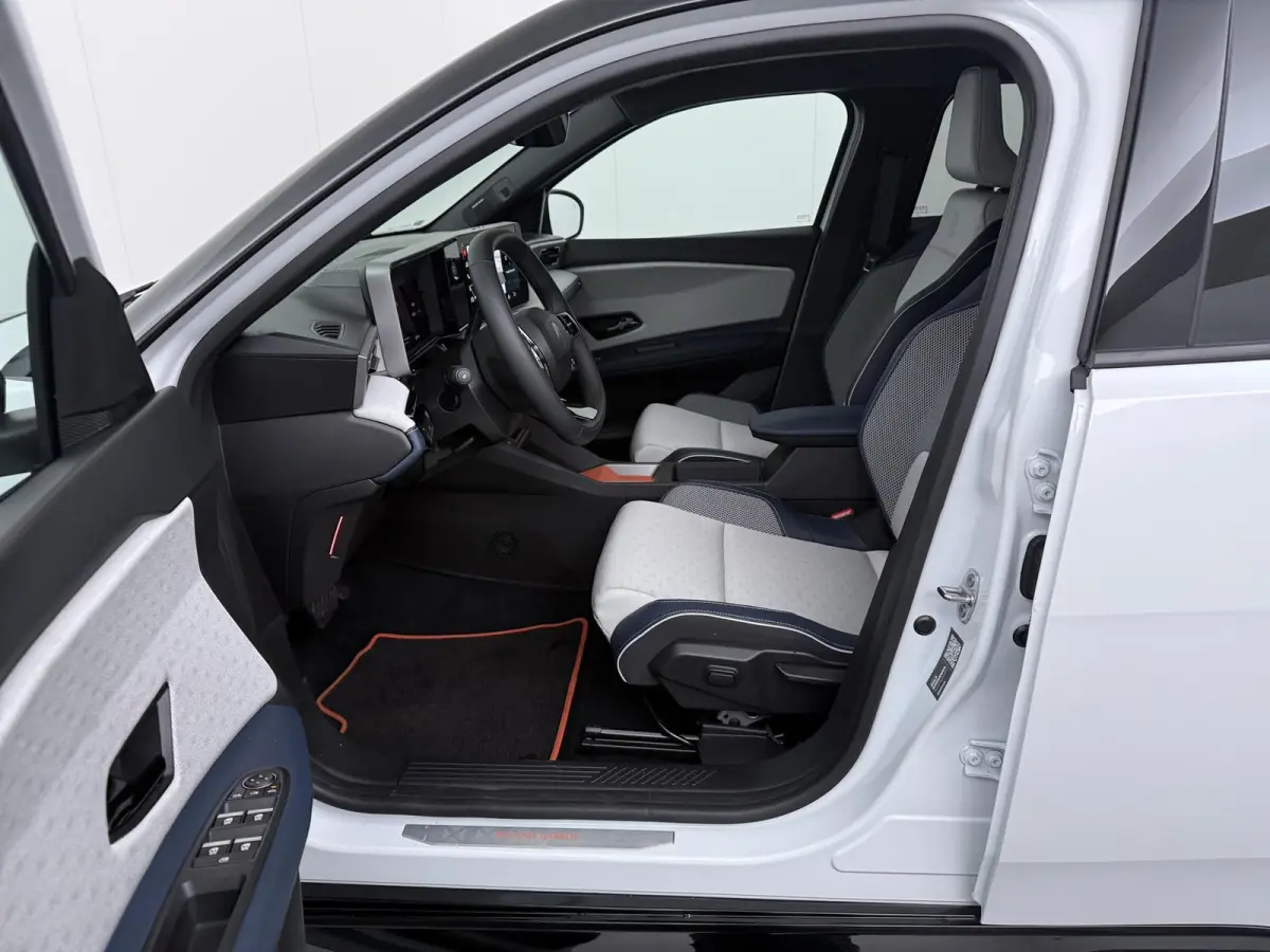 Roland-Garros 150 pk comfort range | Harman Kardon | pack safety & advanced driving assist |