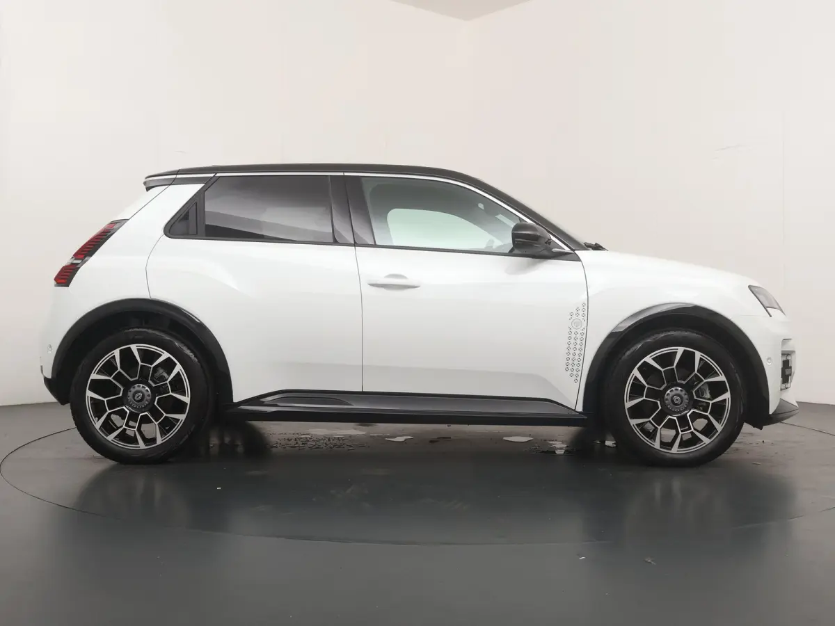 Roland-Garros 150 pk comfort range | Harman Kardon | pack safety & advanced driving assist |