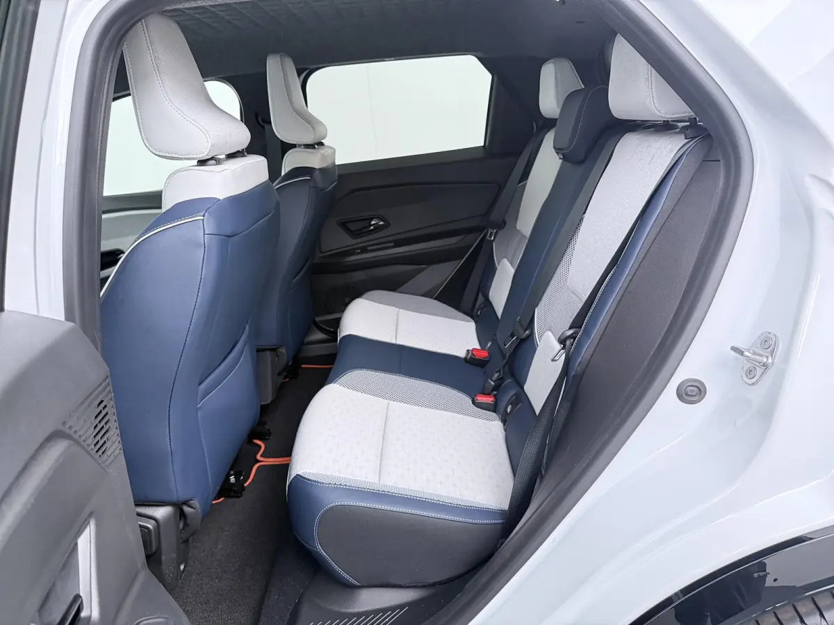 Roland-Garros 150 pk comfort range | Harman Kardon | pack safety & advanced driving assist |
