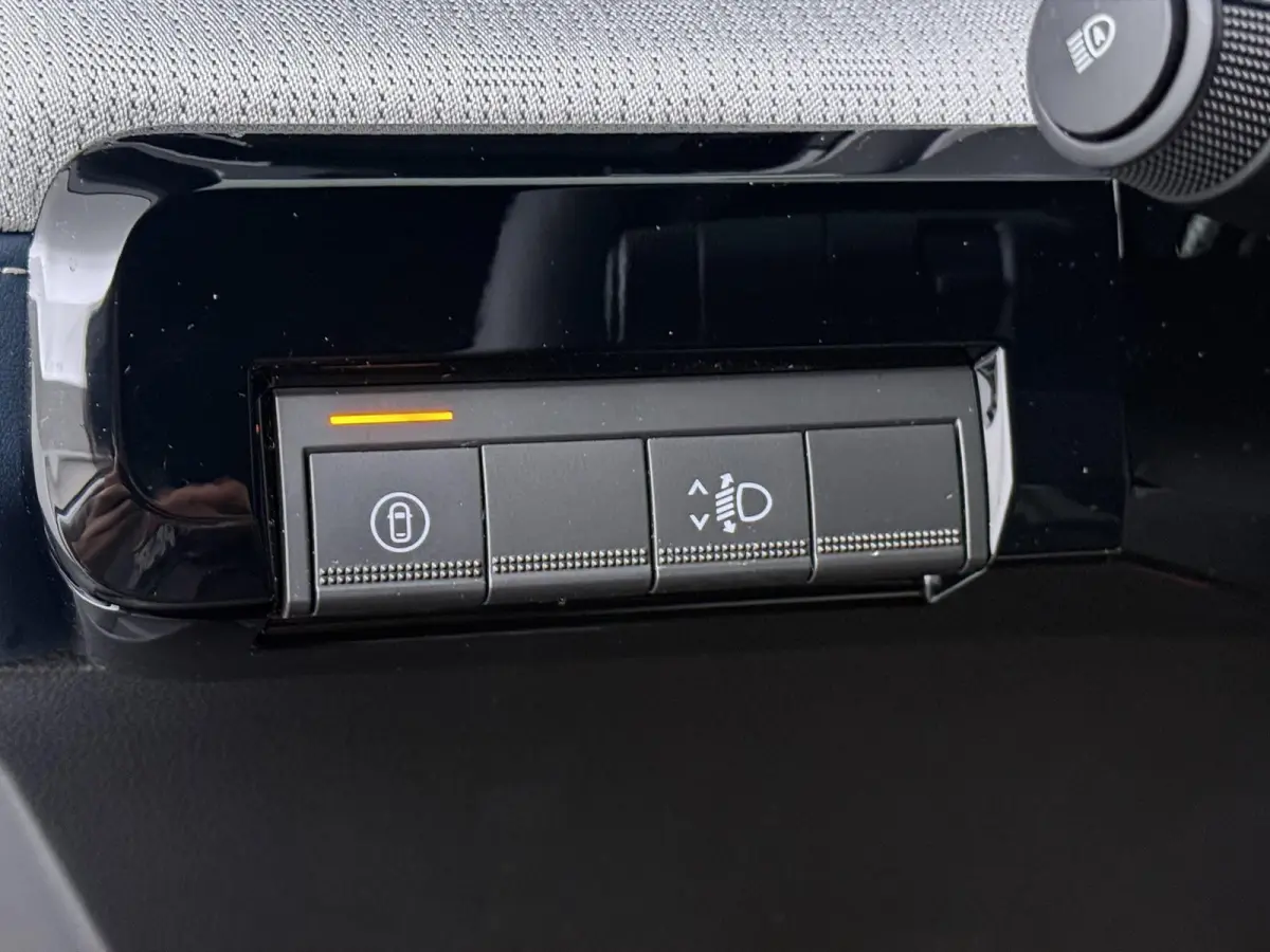 Roland-Garros 150 pk comfort range | Harman Kardon | pack safety & advanced driving assist |