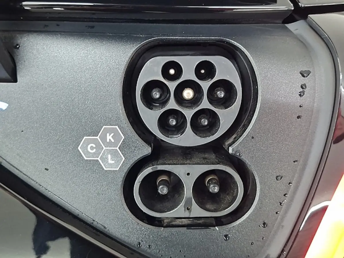 RWD 58 kWh | Panoramadak | Voorstoelen verwarmd | Keyless | Dodehoek detectie | Cruise control adaptief met Stop&Go | Dodehoek detectie | Elektrisch verstelbare stoel(en) met geheugen